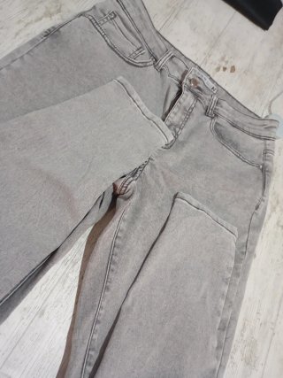 Pantalón tejano gris