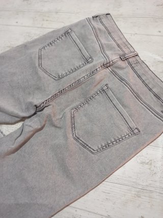 Pantalón tejano gris