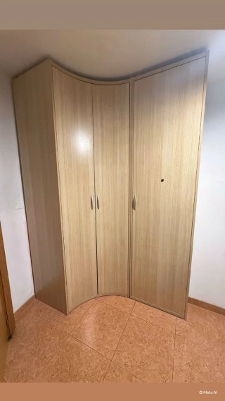 Armario de madera beige
