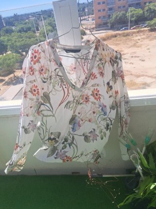 Blusa Zara floral talla M