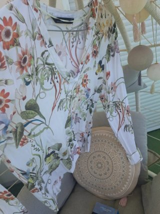 Blusa Zara floral talla M