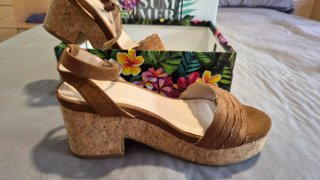 Sandalias cuña caucho beige/marrón