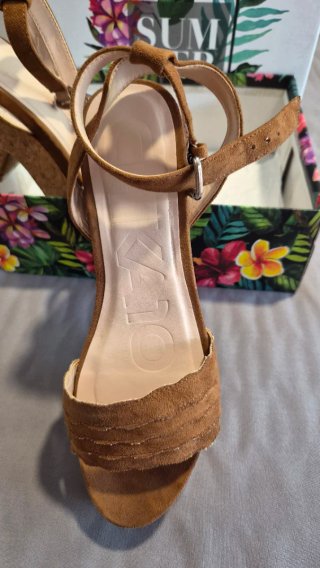 Sandalias cuña caucho beige/marrón