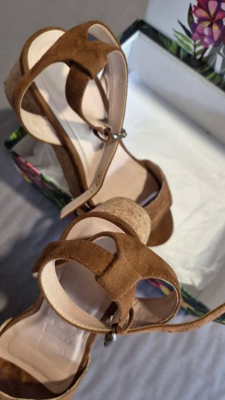 Sandalias cuña caucho beige/marrón