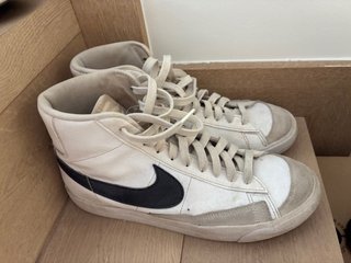 Nike Blazer Mid 77 Gris y Blanco