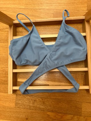 Conjunto bikini y pantalón estampado tropical