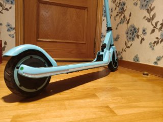 Patinete eléctrico infantil azul