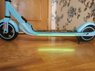 Patinete eléctrico infantil azul