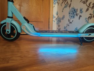 Patinete eléctrico infantil azul