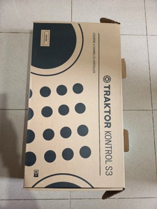 Consola DJ Traktor Kontrol S2 Nueva