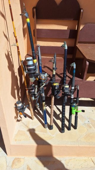 7 cañas de pescar con carretes