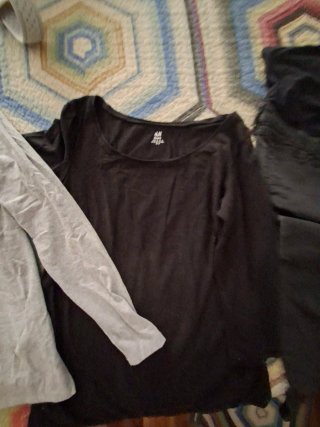 Ropa premamá: 2 tops y 2 pantalones