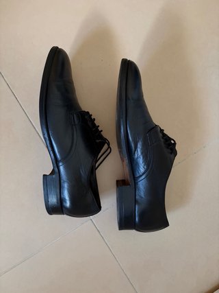 Zapatos de vestir negros con cordones