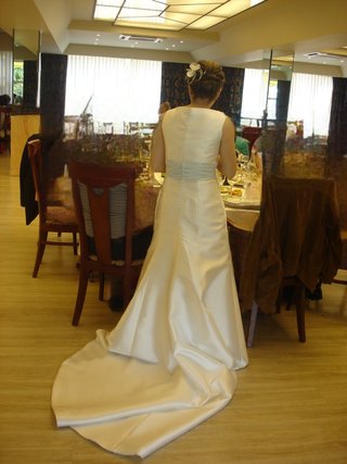 Vestido de Novia con Cola Desmontable y Velo