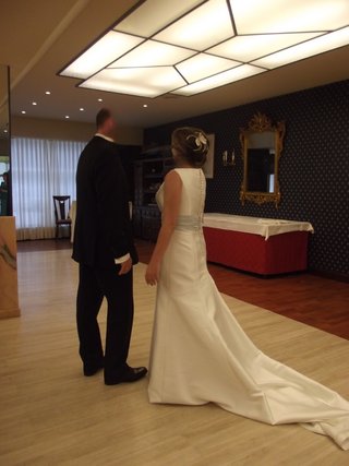 Vestido de Novia con Cola Desmontable y Velo