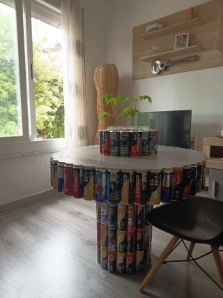 Mesa Redonda Red Bull Latas