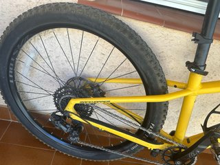 Bicicleta Specialized Rockhopper expert Gialla