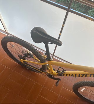 Bicicleta Specialized Rockhopper expert Gialla