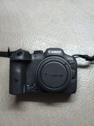 Cámara Canon EOS R7 + Objetivo y Accesorios
