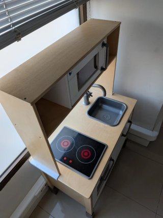Cocinita de madera Ikea para niños