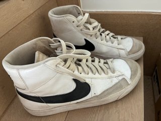 Nike Blazer Mid 77 Blancas y Negras