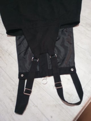 Mono vestido negro con cremallera