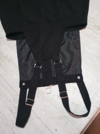 Mono vestido negro con cremallera