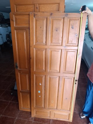 6 Puertas de madera. 3 grandes y 3 pequeñas