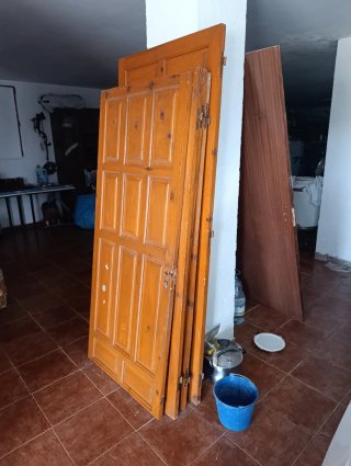 6 Puertas de madera. 3 grandes y 3 pequeñas