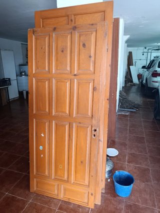 6 Puertas de madera. 3 grandes y 3 pequeñas