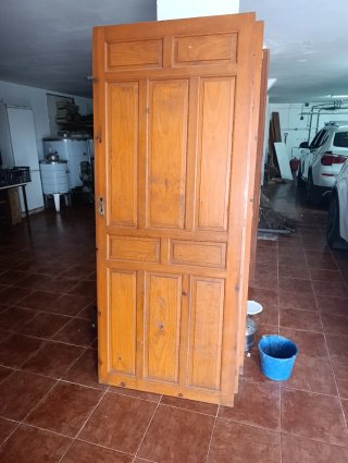 6 Puertas de madera. 3 grandes y 3 pequeñas