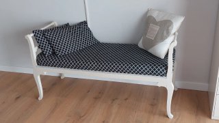 Banco pie de cama vintage tela y madera. Restaurad