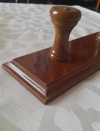 Colgador de pared de madera