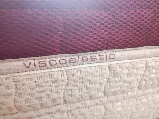 Conjunto cama con colchón y cabecero