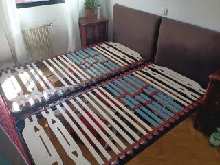 Conjunto cama con colchón y cabecero