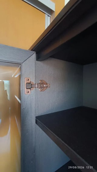 Vitrina de cristal y madera