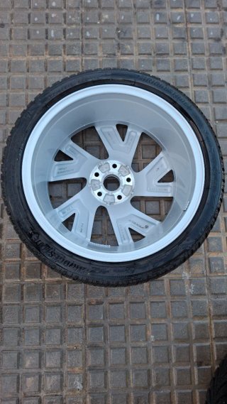 Llantas Originales VW Bergamo 18 + Bridgestone