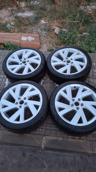 Llantas Originales VW Bergamo 18 + Bridgestone