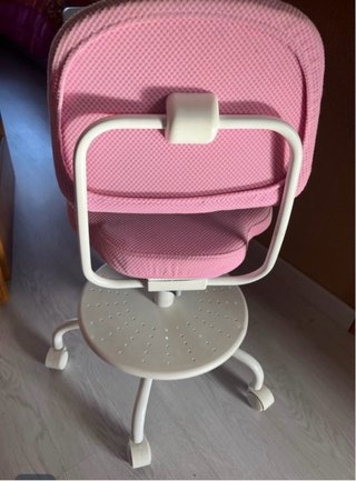Escritorio Ikea Blanco mas silla rosa Ikea