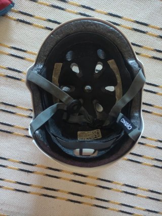 Casco Oxelo blanco y patines talla 34-36