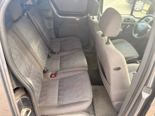 Ford Tourneo cuidada y fiable: ¡lista para seguir!