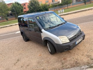 Ford Tourneo cuidada y fiable: ¡lista para seguir!