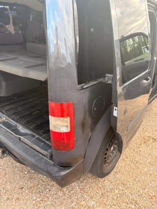 Ford Tourneo cuidada y fiable: ¡lista para seguir!