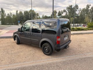 Ford Tourneo cuidada y fiable: ¡lista para seguir!