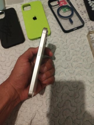 iPhone 13 Verde e Bianco