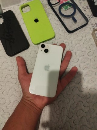 iPhone 13 Verde e Bianco