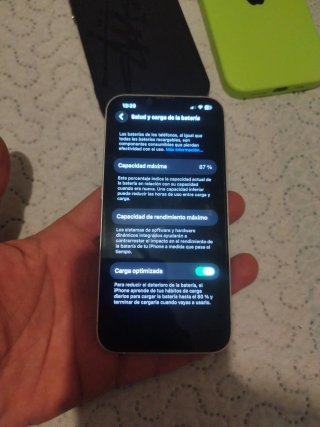iPhone 13 Verde e Bianco