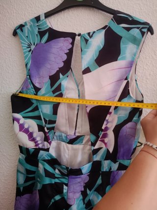 Mono floral morado y turquesa