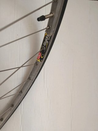 Rueda delantera 700c aro rígida Michelin