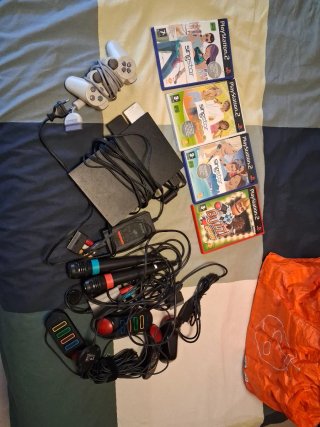 Consola PlayStation 2 con juegos y accesorios